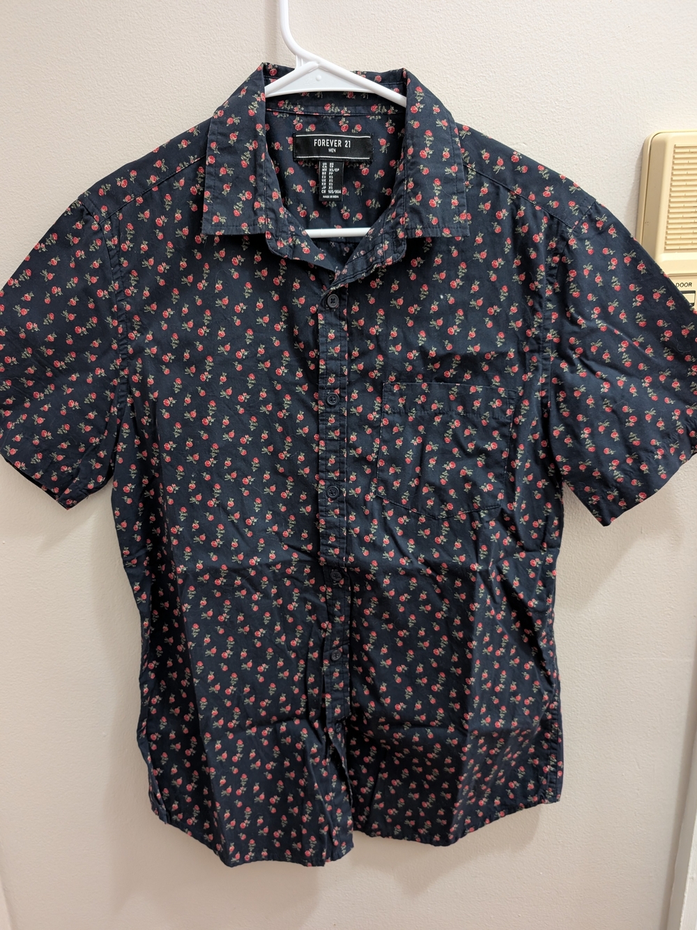 Forever 21 Men Rose Print Short Sleeve Button-Up Shirt Rose Print Short Sleeve